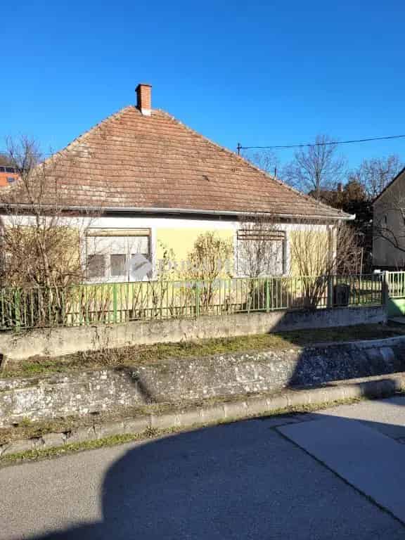 Pakson felujitando csaldi haz 611 m2-es telken