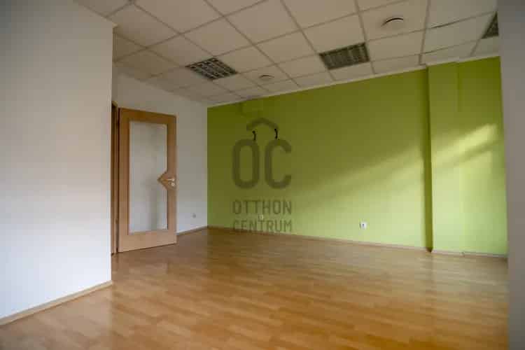 Budapest VIII kerületi eladó iroda 78 nm 4 szoba