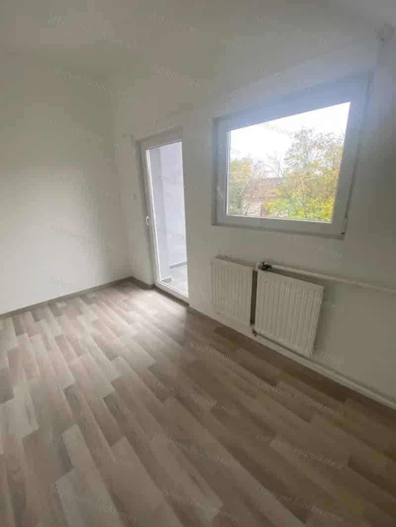 Balatonfűzfői több lakrészes ház eladó