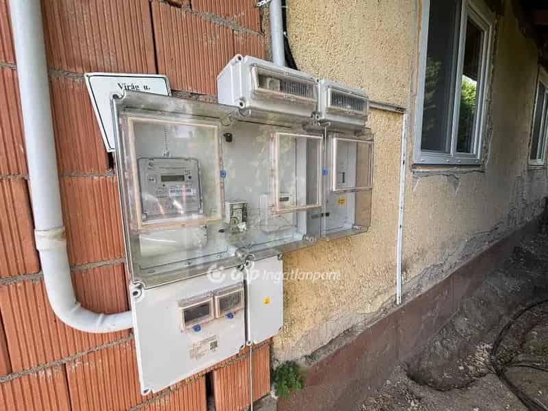 Tégla ház 1600m2-es telken épülőfélben