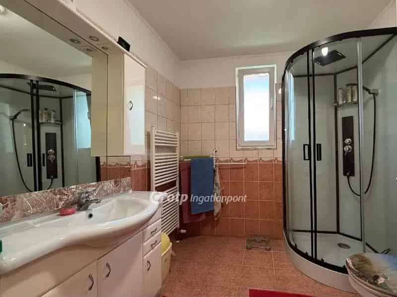 181m2-es családi ház Piliscsabán - 6 szoba, szauna, jakuzzi, napelem