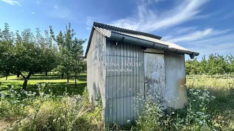 Gyümölcsös eladó 3055 m2 - 2 épülettel