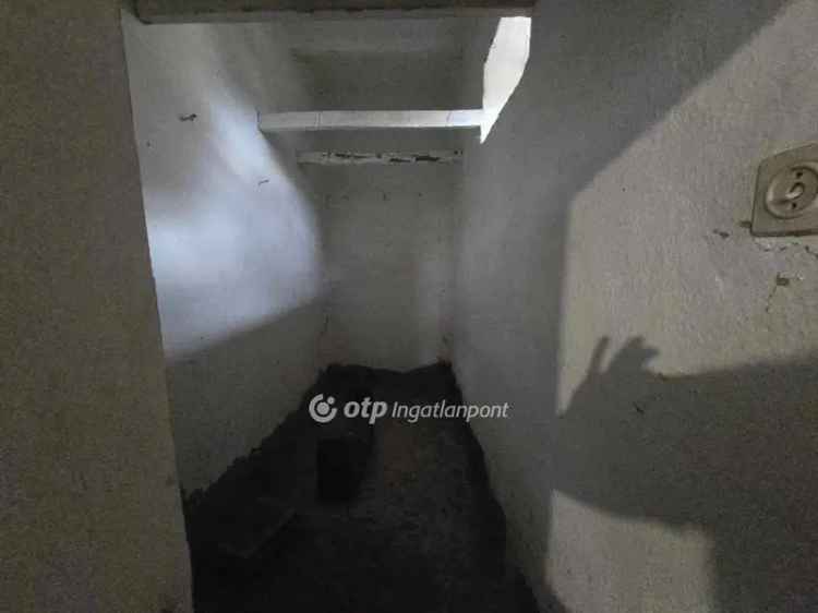 74m2-es családi ház 2250m2-es telken Nádudvaron
