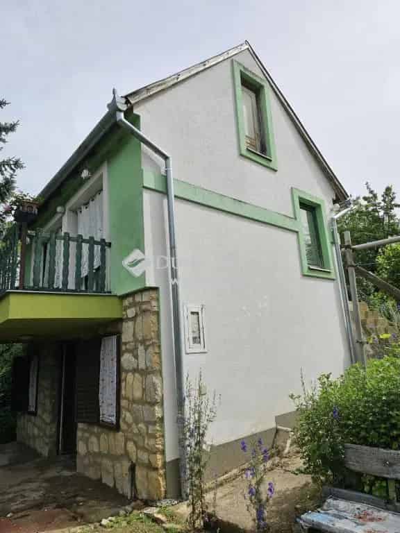 Keszüben eladó 50 nm-es téglaház 1304 nm-es telken