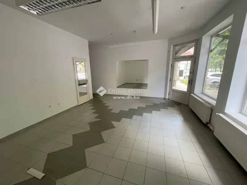 Orosháza belváros üzlethelyiség eladó