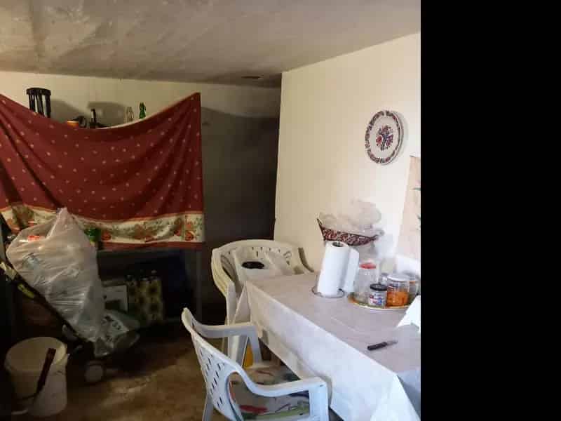Pingyon - Téglából épült nyaraló 715 nm-es telekkel