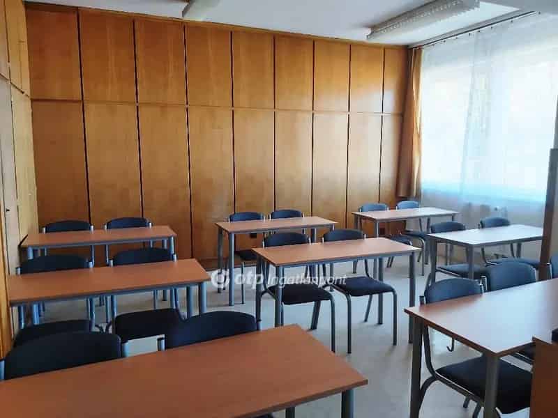 Békéscsaba belváros 477m2 irodaszint eladó