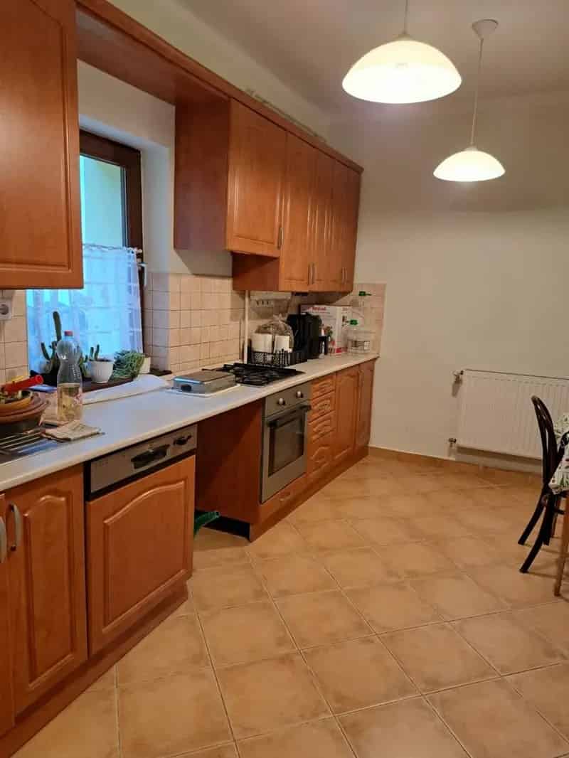 Két Lakásos Ingatlan Összeköltözőknek 584 nm-es Telken