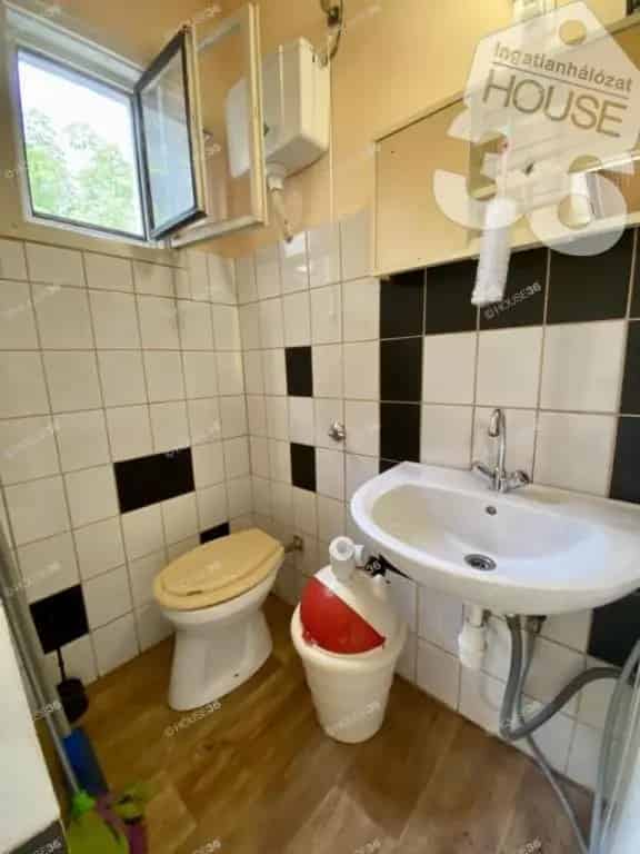 Nappali + 3 szobás ikerházrész eladó Lakiteleken