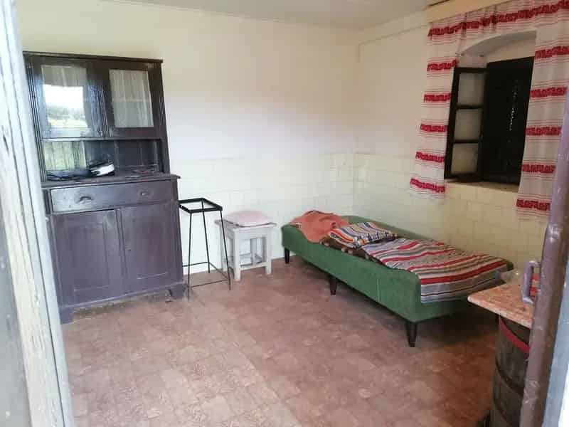 Somló-hegyi pince eladó 1048 nm-es területtel