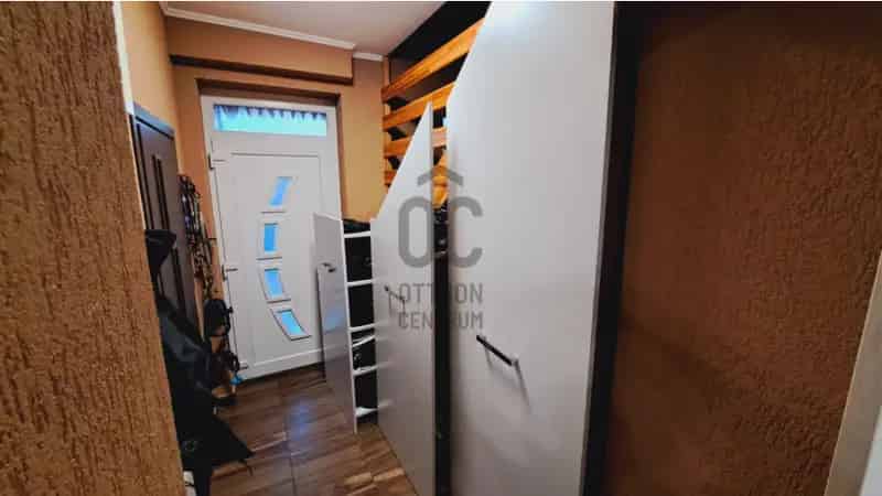 Kazincbarcika családi ház eladó - 2 szintes, garázs, napelem