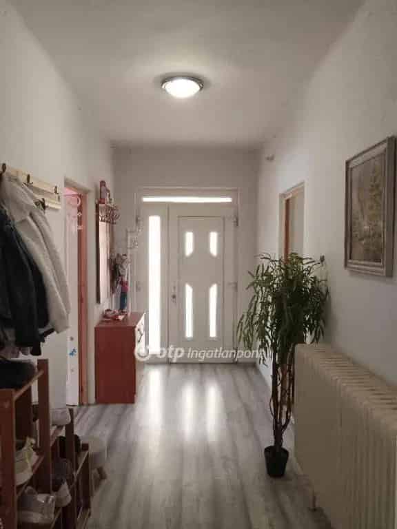 100 nm-es 3 szobás családi ház eladó rendezett kerttel
