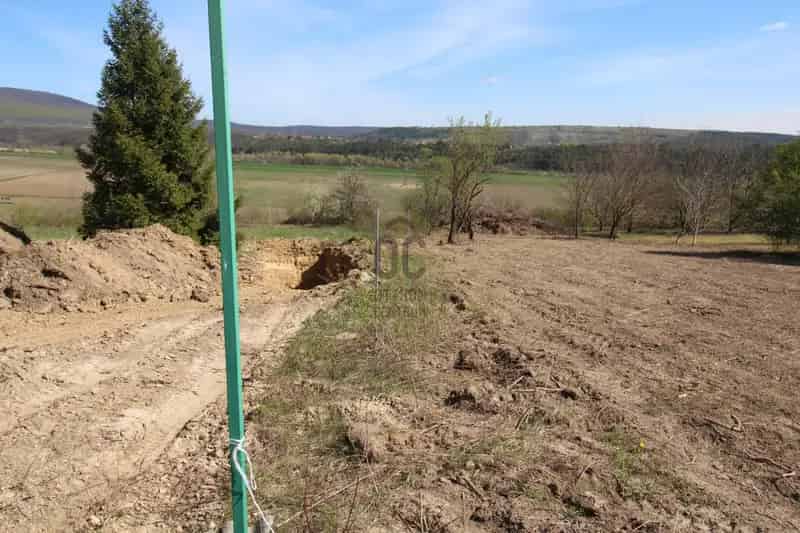 Panorámás telek eladó Vácnál ikerház építésére