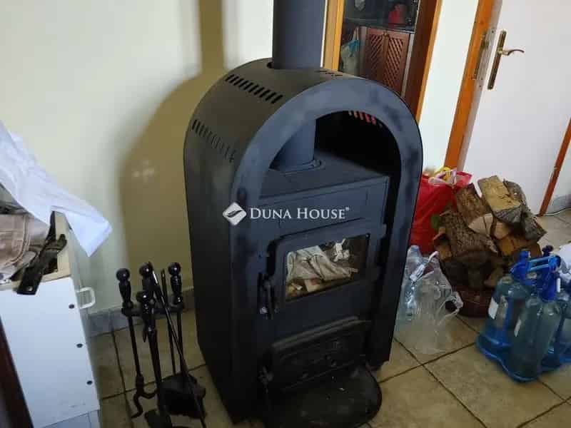 Pogányban eladó télen-nyáron lakható ház