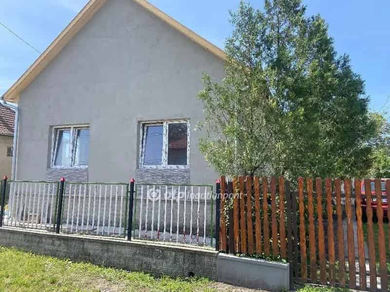 Újszász családi ház eladó felújított 56 9 m2 1380 m2 telekkel