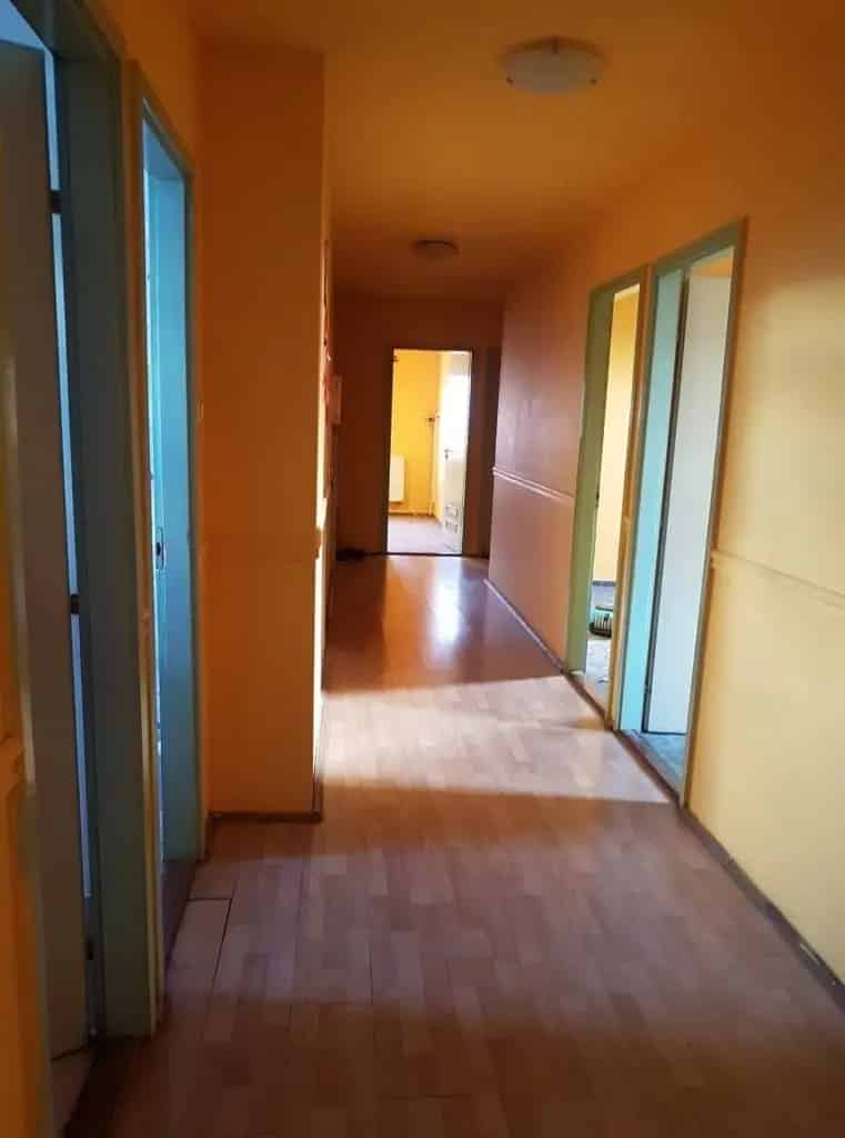 Becsehelyi 460 nm-es Ingatlan Elado 7 Szoba 6 Furdoszo M7 Kozel