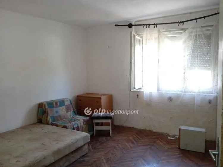 80m2-es Felújítandó Parasztház Bakonyjákón