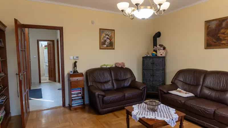 Duna parti 86nm-es garázsos családi ház Leányfaluban