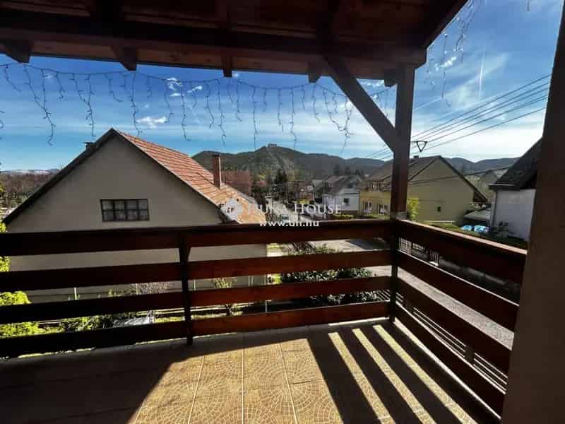 Örök panorámás családi ház két generációnak külön lakrészként