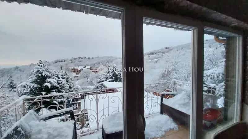 Panorámás Felújított Ingatlan Eladó Medencével és Vendégházzal