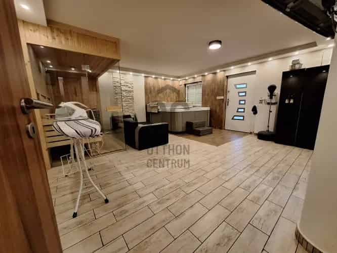 Budapest XVI kerület Luxus családi ház eladó wellness medencével