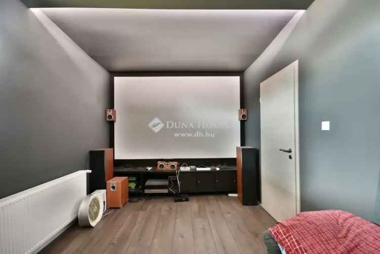 Budakalász 2 Ház Medencével 1560nm Telek