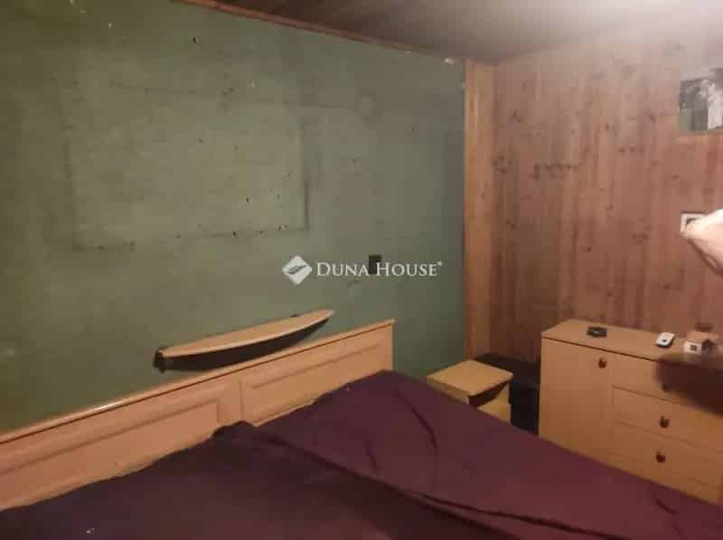 Hétvégi ház eladó Újmohácson zártkerti területtel
