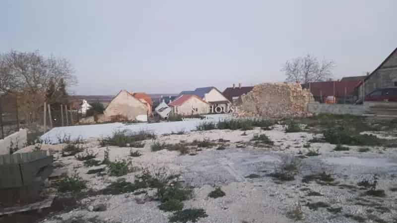 378nm-es belterületi telek eladó Veszprém közelében