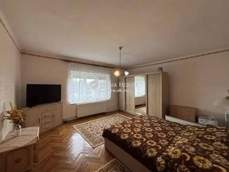 Lábatlani családi ház eladó - 118m² - dupla garázs - Falusi CSOK