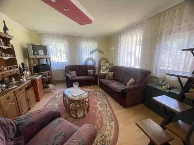 Verőcei panorámás családi ház eladó 3 szobával