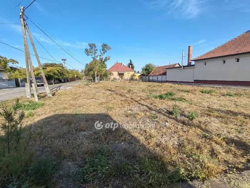 Poroszló Tisza-tó közeli 635 m2-es építési telek eladó