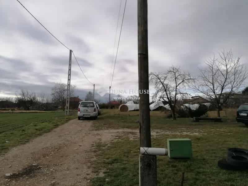 Kőszárhegy építési telek eladó - 850 m2
