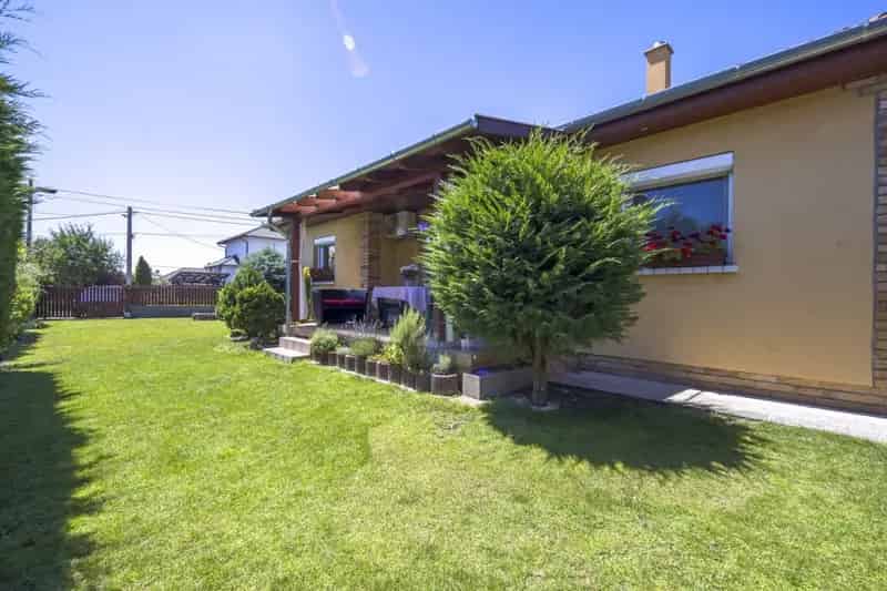 Ecseri 86 nm-es 3 szobás ikerházfél eladó