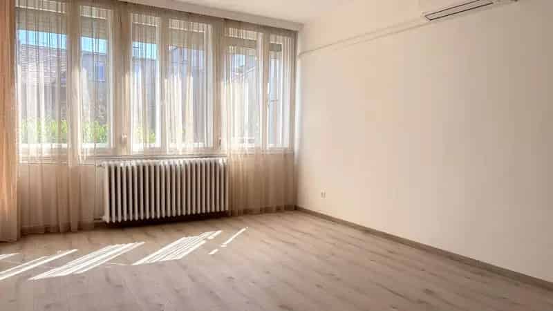 1 5 szobás erkélyes lakás kiadó Budapest I kerületben