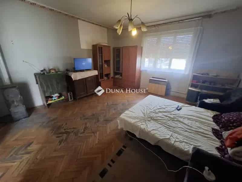 Kádár Kocka Eladó Tiszaalpár - 703 m2 Telek - Családi Ház