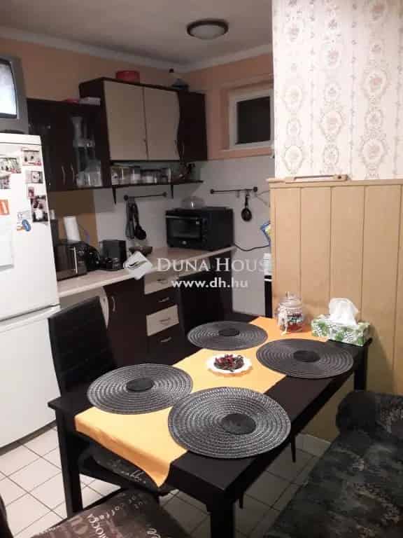 Két családi ház eladó Kisvárdán egy telken