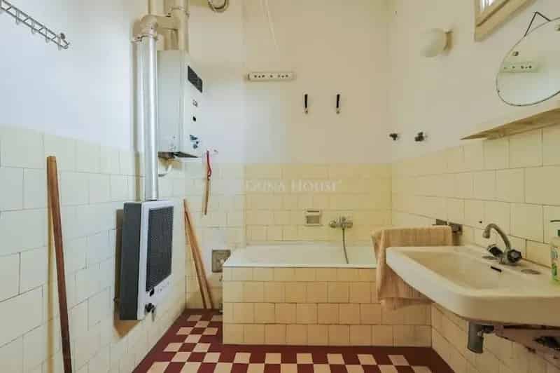 Felujitando 80 nm-es 3 szobas csaladhaz 600 nm-es telken Budapest 18 kerulet