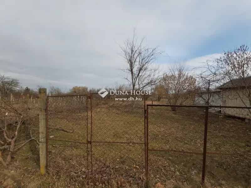 Baja Petői 840 m2-es zártkerti telek eladó
