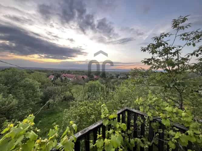 Siófoki eladó présház Balatoni panorámával