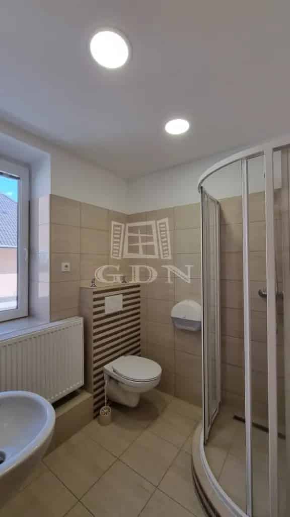 Székesfehérvár 391m2-es Felújított Kereskedelmi Ingatlan Eladó