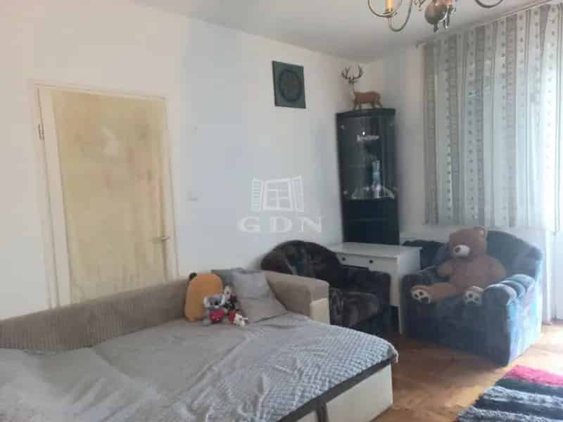 Pesterzsébeti 62 nm-es lakás eladó erkéllyel liftes házban