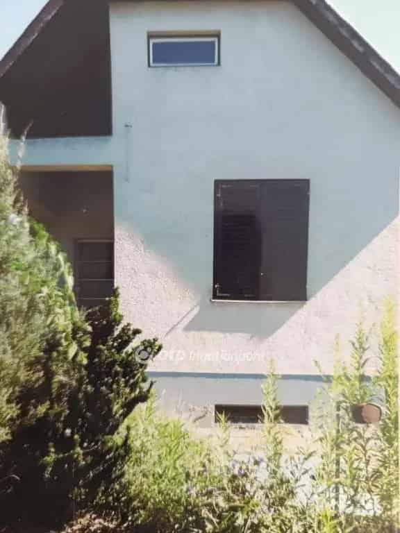 Debreceni zártkerti ingatlan eladó gazdasági épülettel
