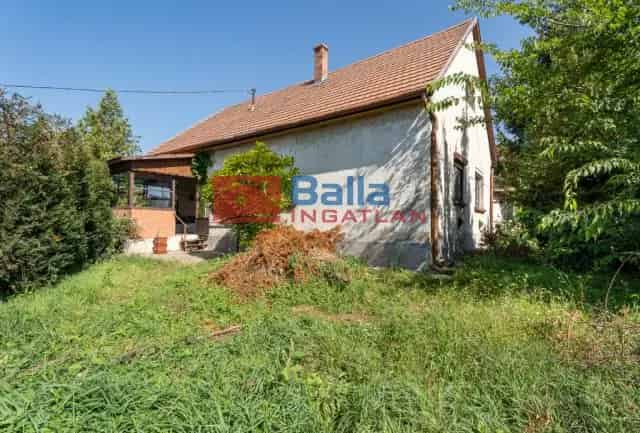 Váci családi ház eladó nagy telken 2 1 félszobás részleges felújítással