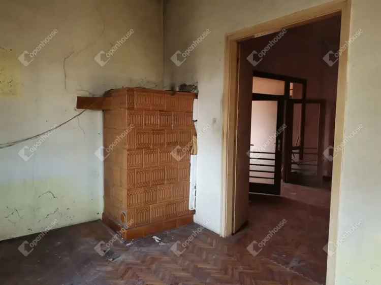 Eladó családi ház Komáromban 136m2 4 szoba felújítandó
