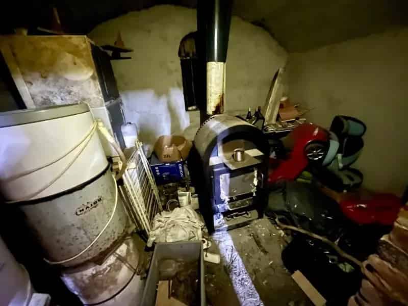 Mór zártkerti pince eladó 2051nm telekkel
