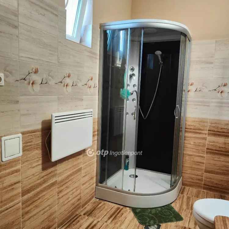 Demecser családi ház eladó - felújított, 3 szobás, 2215 m2 telekkel