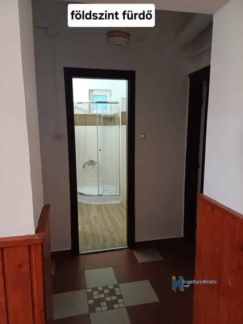 Felujitott 6 szobas haz 1695 m2-es telken garazzsal