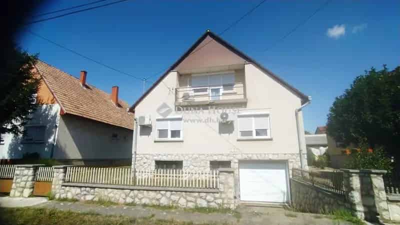 Bonyhádi családi ház eladó 140nm 90nm alagsorral
