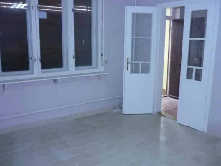 Eladó családi ház Jászapátiban - 3 szoba, 2 fürdő, kert, garázs