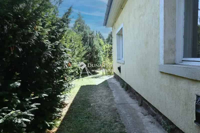Balatonkenesei családi ház eladó apartmannal és panorámával